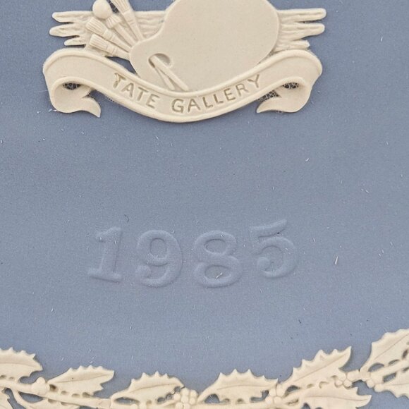 Vintage Wedgwood Collector Plate Tate Gallery Christmas Blue Jasperware 1985 - Picture 5 of 10